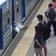 Mulher cai em trilho do metrô na Argentina