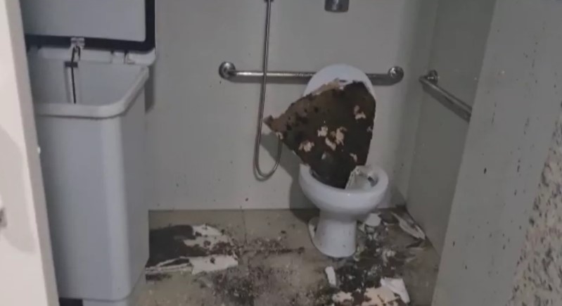 Parte do teto caiu no Hospital dos Servidores do Estado