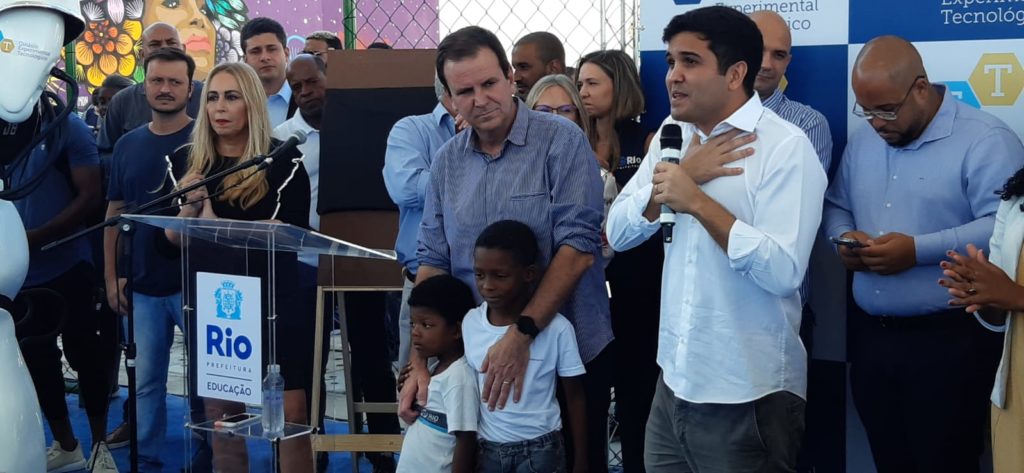 Imagem do Prefeito Eduardo Paes e do Secretário Ferreirinha