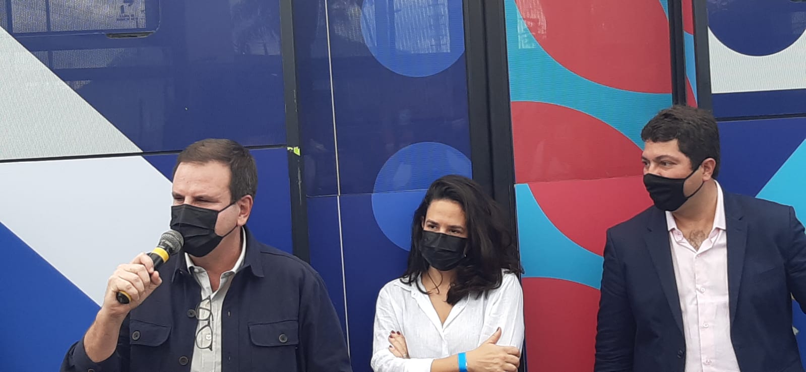Imagem do Prefeito Eduardo Paes e da secretária de transportes Maína Celidonio