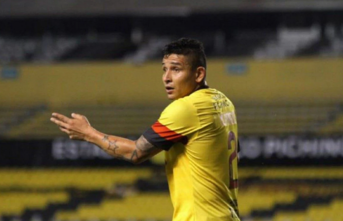Lateral Pineda com a camisa do Barcelona de Guayaquil