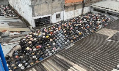 Polícia apreende milhares de capacetes em telhado de loja clandestina em SP