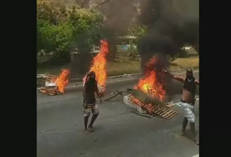Protesto na Linha Amarela