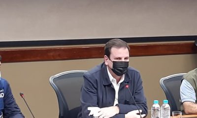 Imagem de Daniel Soranz, Eduardo Paes e Marcelo Queiroga na coletiva no COR