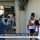 Repórter da Globo entrevistando aluno nas voltas Às aulas presenciais em Espírito Santo