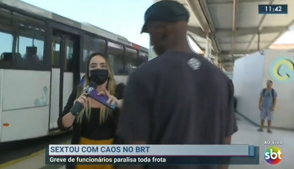 Repórter do SBT é impeida de falar sobre a greve do BRT durante entrada ao vivo