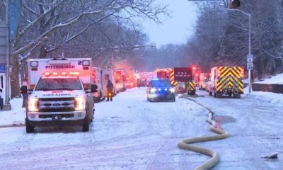 Socorristas em Pittsburgh no local em que ponte desabou