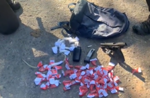drogas e mochila apreendidas