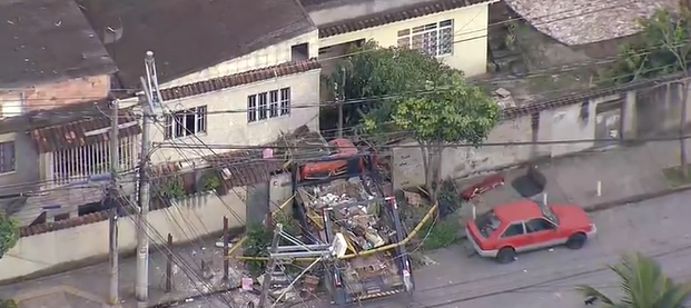 caminhão invadiu casa