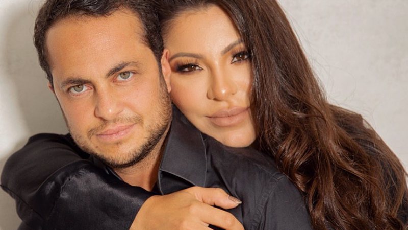 Thammy Miranda e Andressa Ferreira abraçadas