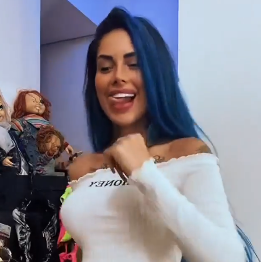 Tati Zaqui fazendo coreografia no Instagram