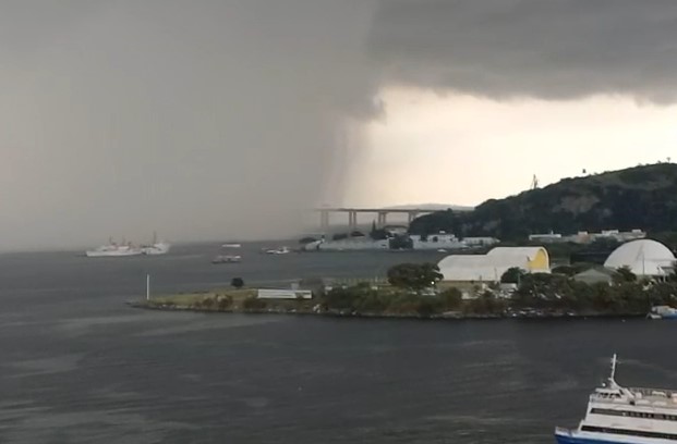 Tempestade na ponte Rio Niterói