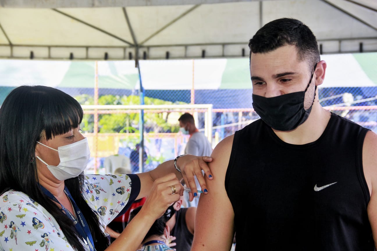 Vacinação de adolescentes em Nova Iguaçu