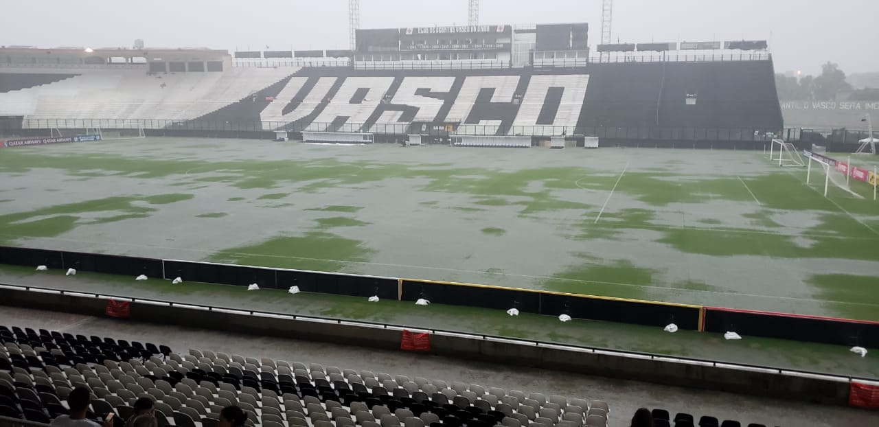 Chuva encharca gramado em Itapira e adia etapa final de Vasco 1 x