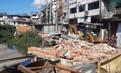 Imagens do desabamento de um prédio em Rio das Pedras