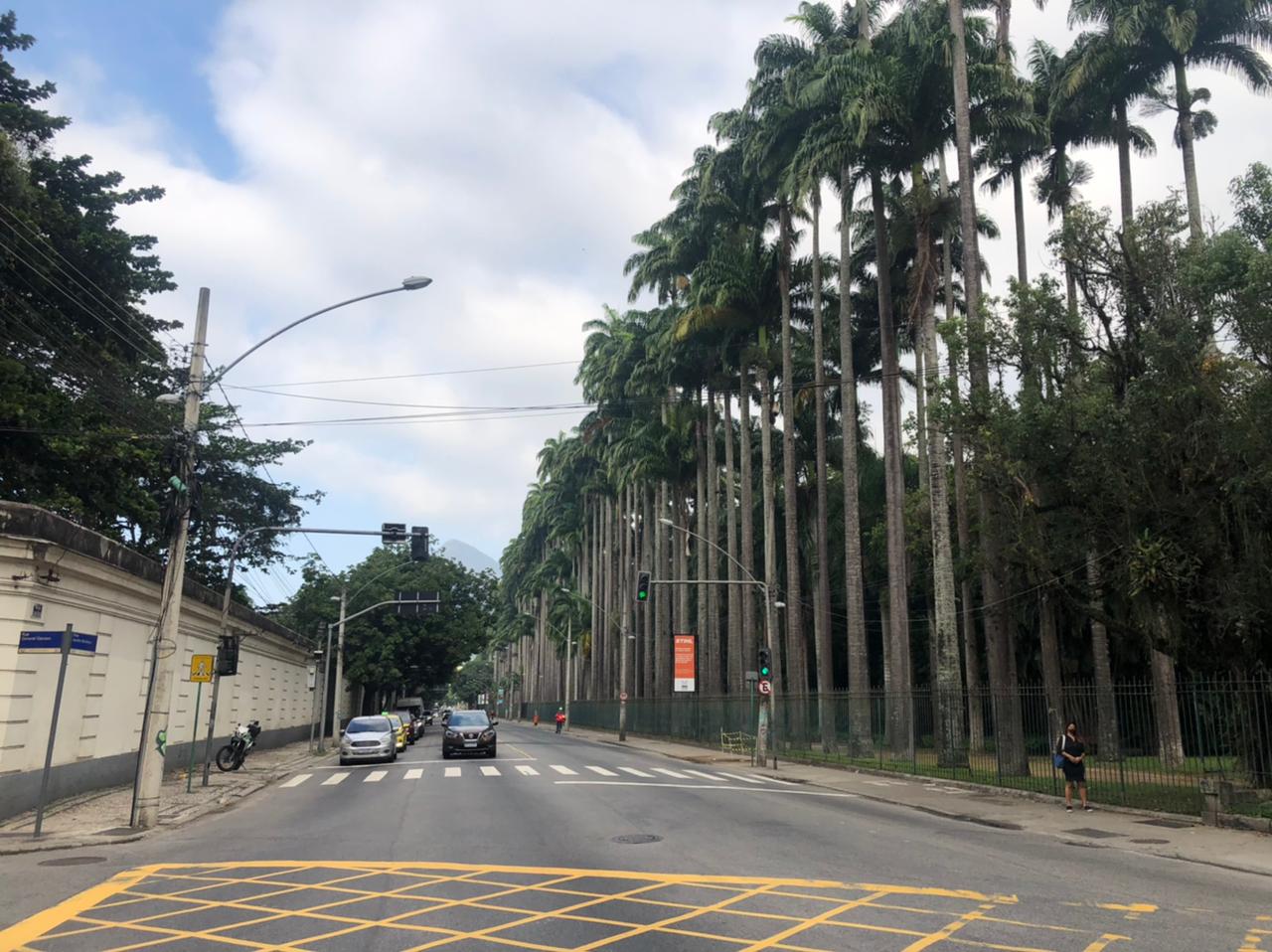 Prefeitura reativa faixa reversível da Rua Jardim Botânico