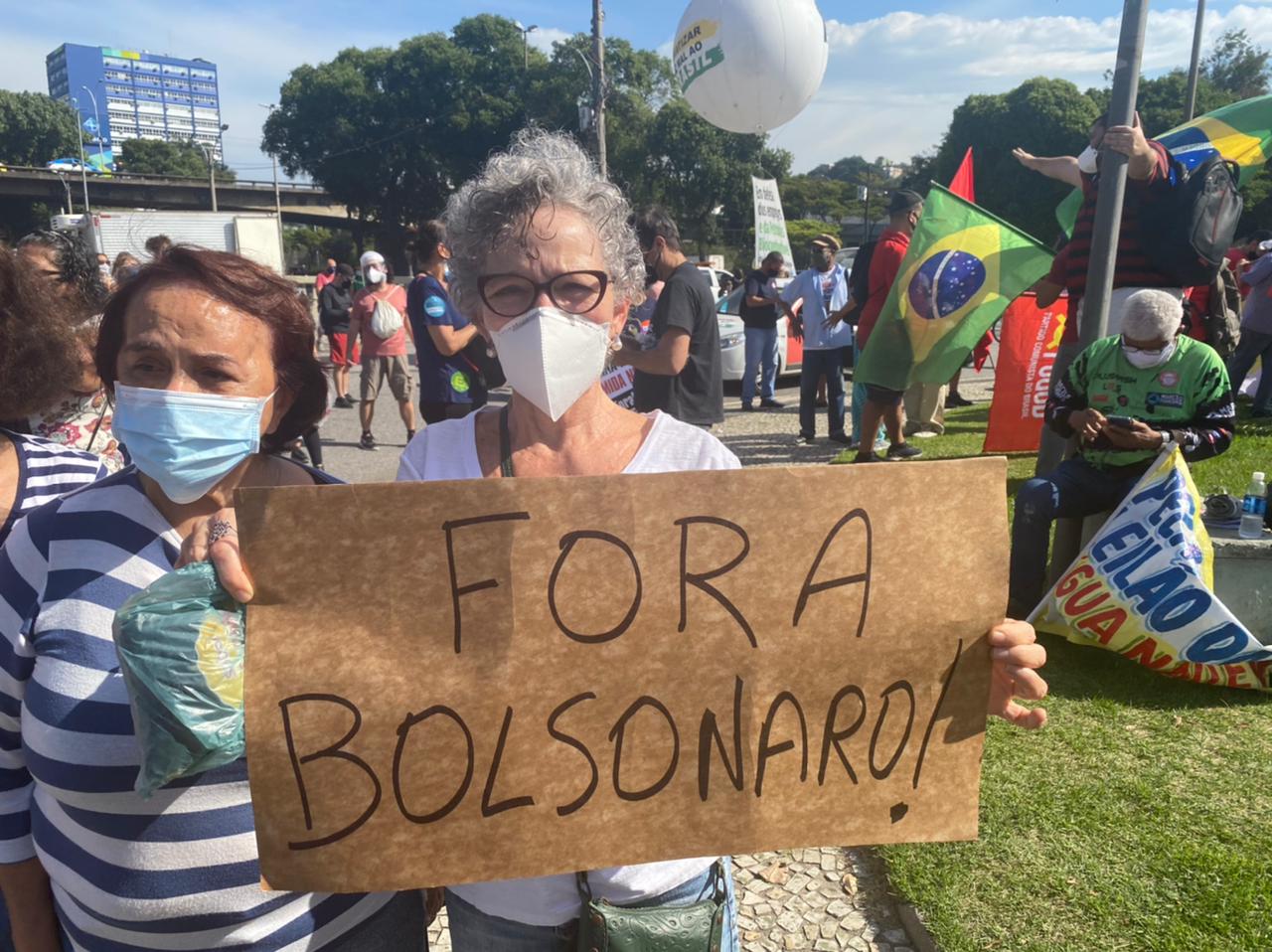 Manifestantes contra o Bolsonaro no Centro do Rio (Foto: Tatiana Campbell/ Divulgação: Super Rádio Tupi)