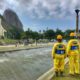 Funcionários da Prefeitura do Rio reinaugurando o Chafariz da Urca