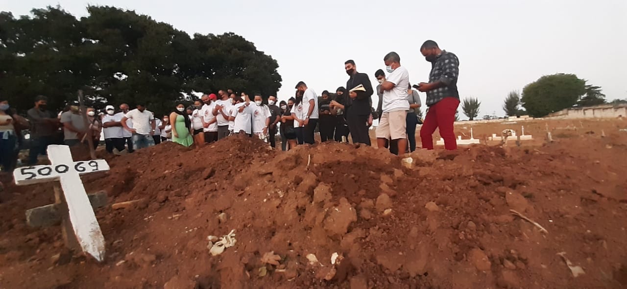 Velório e enterro das vítimas do desabamento em Rio Das Pedras