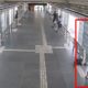 Imagem de um homem roubando na estação do BRT