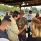 Prefeito Eduardo Paes conversando com moradores da Zona Oeste do Rio