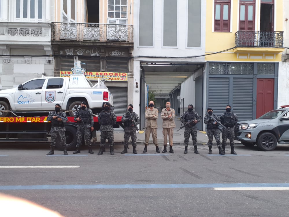 PM do Rio envia equipamentos para ajudar na captura de Lázaro