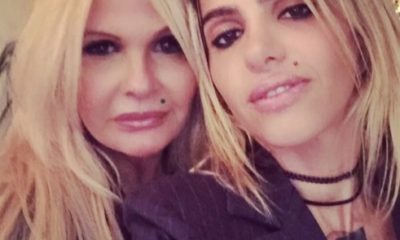 Monique Evans e Cacá Werneck abraçadas