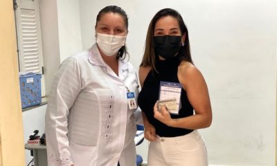 Isabele Benito recebe primeira dose da vacina contra a covid-19 (Divulgação)
