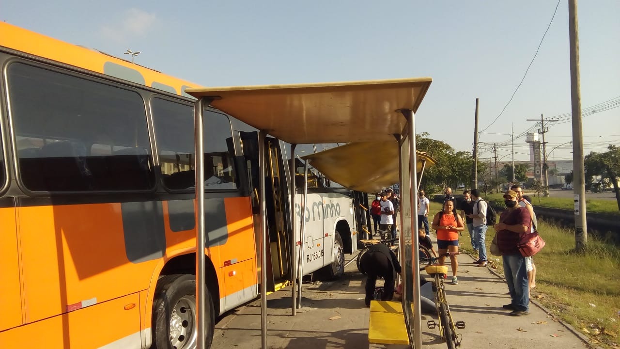 Acidente com ônibus termina com duas mulheres feridas na Zona Norte do Rio (Divulgação)