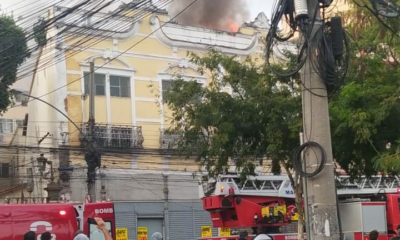 Na imagem, incêndio em imóvel no Estácio, Zona Norte do Rio