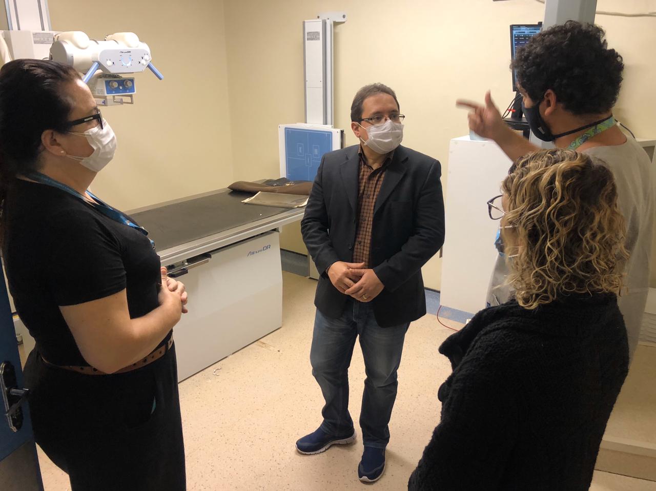 Vereador fiscalizando a unidade veterinária