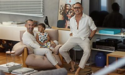 Na imagem, apresentador Benjamin Cano e seu marido