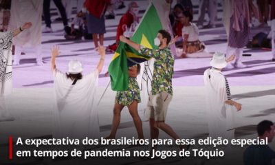 Na imagem, dupla de jogadores participando dos jogos de Tóquio