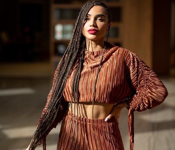 Na imagem, vencedora do 'No Limite', Paula Amorim