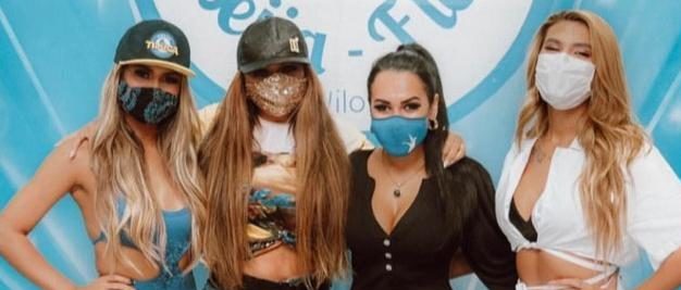 Na imagem, Raíssa de Oliveira ao lado de Lexa, mãe da Lexa e Pocah