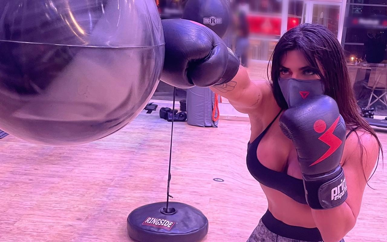 Na imagem, modelo Suzy Cortez