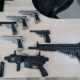 armas apreendidas pela Polícia Federal no aeroporto do Galeão, na Zona Norte do Rio