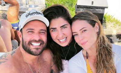 Diogo Nogueira e Paolla Oliveira abraçados com a chef de cozinha Monique Gabiatti