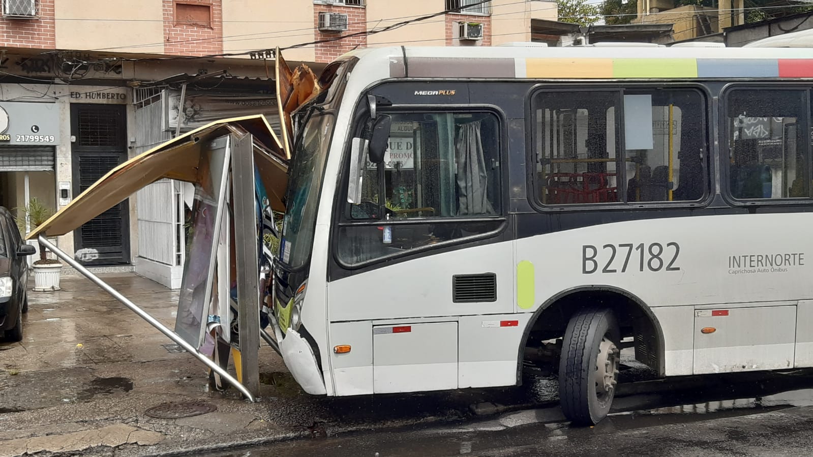 Acidente de ônibus em Marechal Hermes