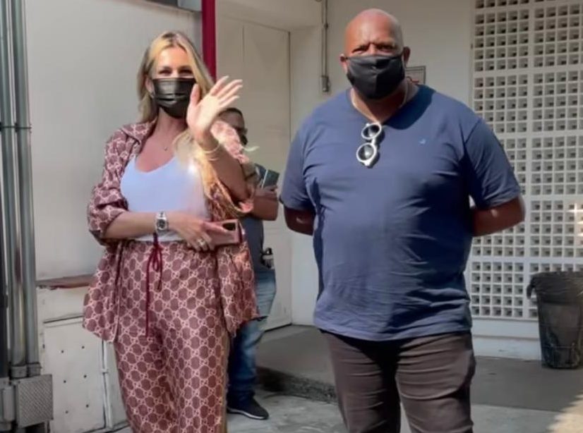 Lívia Andrade com segurança