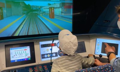 Criança conhecendo o Metrô Rio