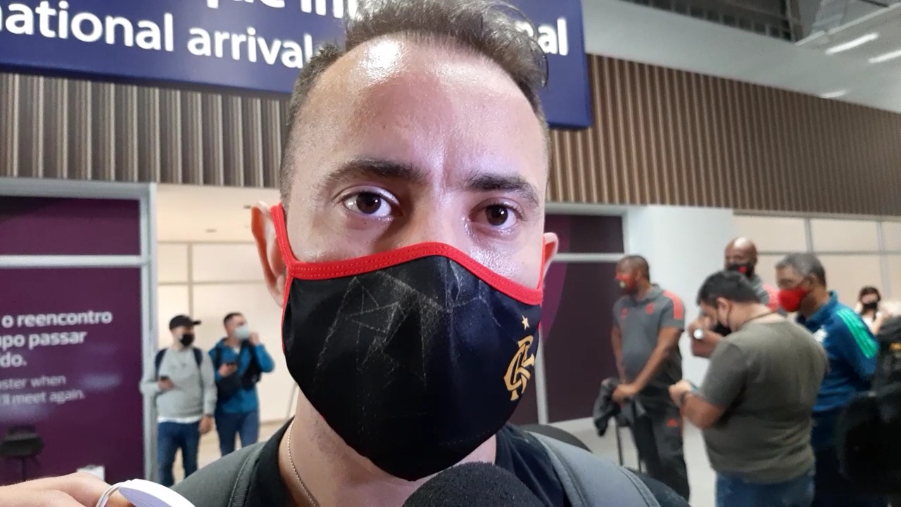 Everton Ribeiro fala no desembarque do Flamengo