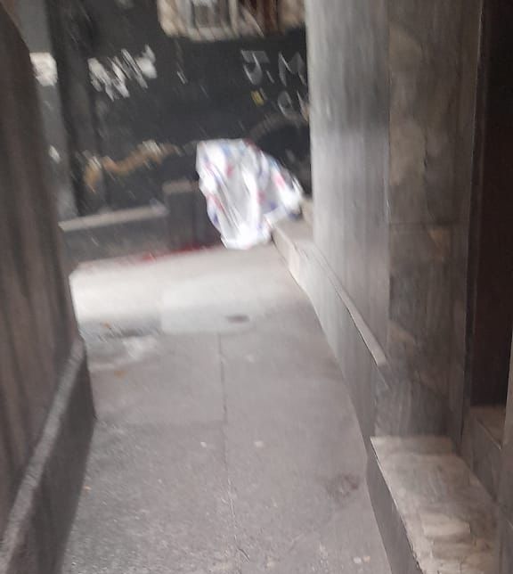 Jovem foi encontrada morta com um tiro no rosto