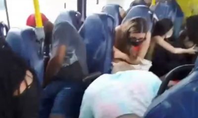 Passageiros de um ônibus se jogaram no chão para se proteger dos tiros