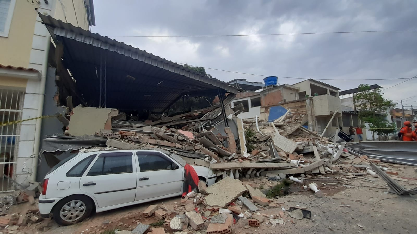 Prédio desaba e deixa feridos em Nilópolis, na Baixada Fluminense