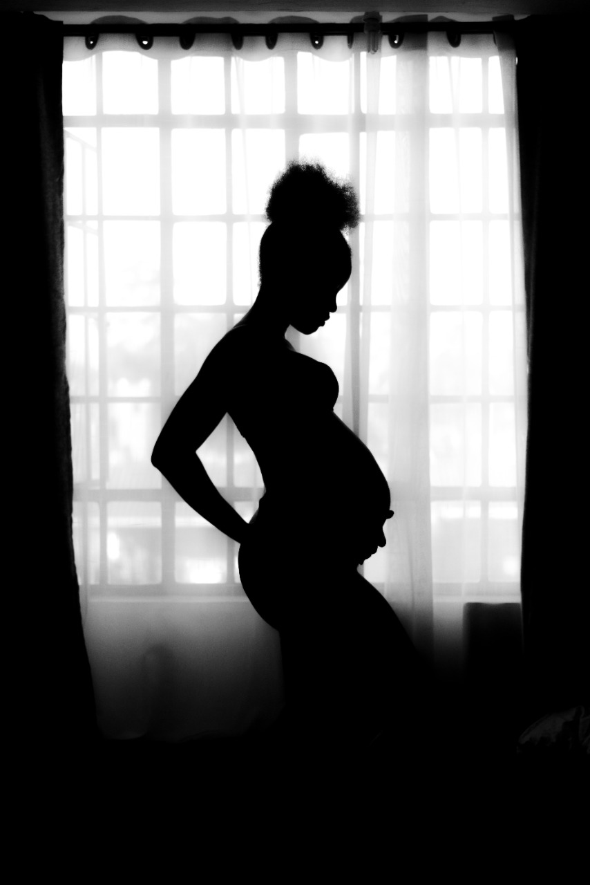mulher grávida negra