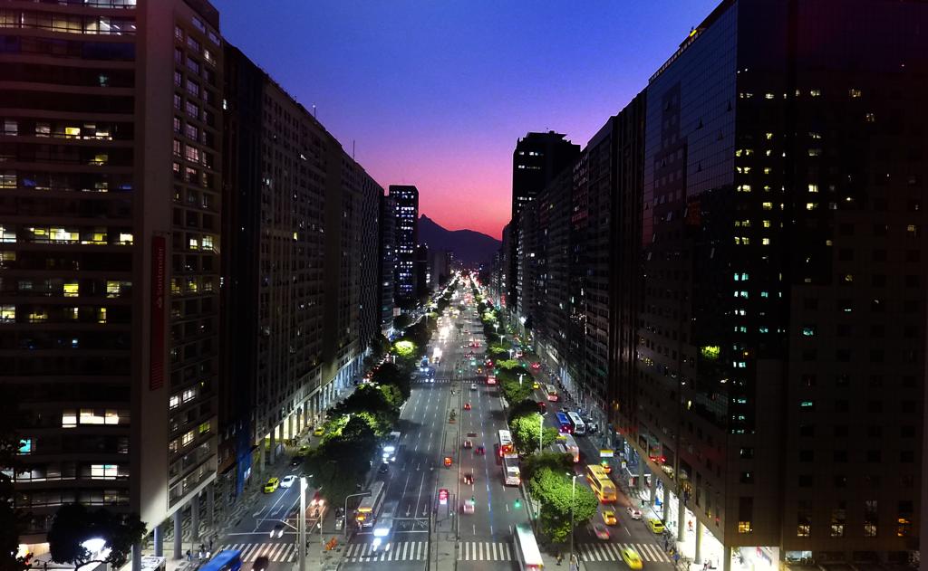 Avenida Presidente Vargas com a nova iluminação de LED