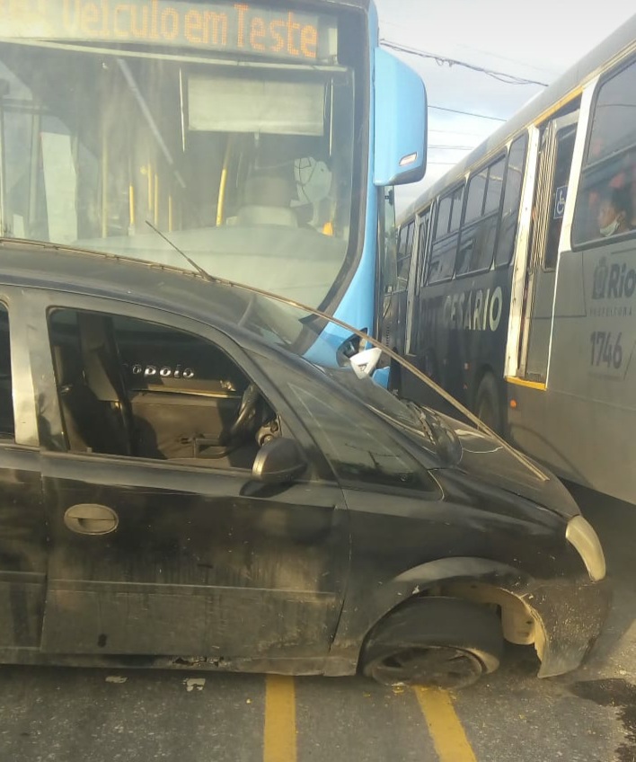 Acidente com BRT em Santa Cruz