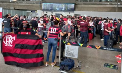 Torcedores do Flamengo no Galeão