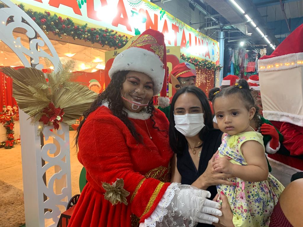 Imagem de uma festividade de Natal no Mercadão de Madureira 